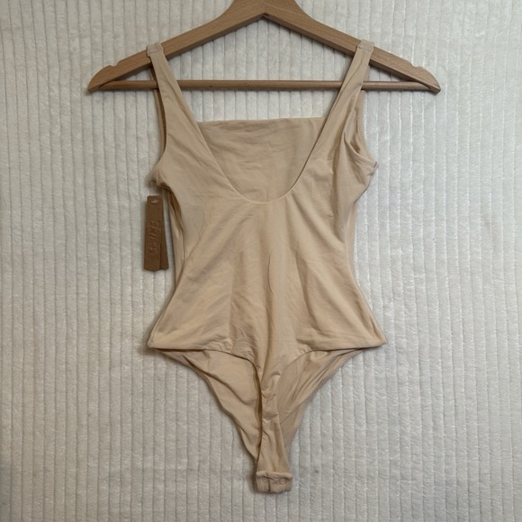 SKIMS Fits Everybody Square Neck Thong Bodysuit In Sand Size XS NWT $60 - Picture 3 of 9
